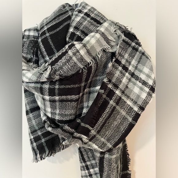 Black Plaid Blanket Scarf - Picture 3 of 3
